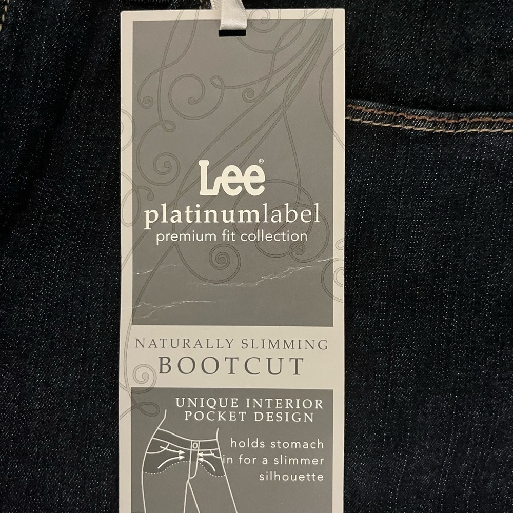 Women’s Lee Blue Relaxed Jeans with Wide Rolled Cuffs - Picture 3 of 10